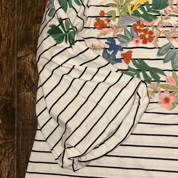 Gianni Bini Floral Embroidered Stripe Top XS Boho Casual Shirt - Picture 6 of 13